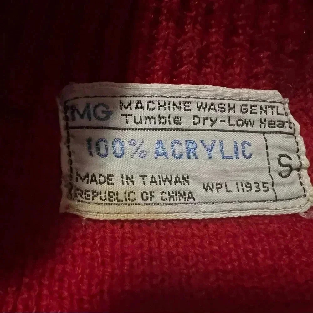 Vintage Sweater in red and white size small - Picture 7 of 9